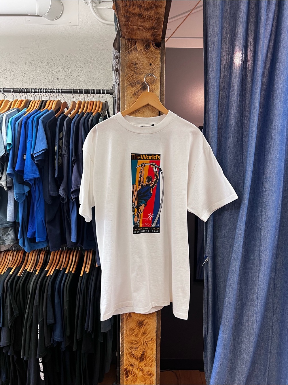 Vintage 2001 TheWorld's Graphic White T‑Shirt